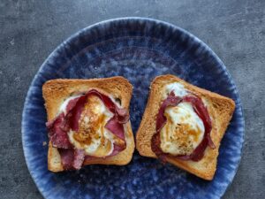 Rychlý recept do horkovzdušné fritézy - Snídaňový toust s vejcem