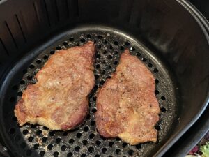 Recept na Steak z krkovice jako z grilu! V horkovzdušné fritéze ho připravíte krásně šťavnatý a křehký
