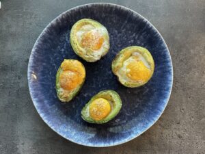 Recept na zapečené avokádo s vejcem v horkovzdušné fritéze