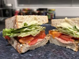 Jak připravit BLT sandwich a kdy ho jíst?  