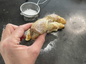 Recept na Svatomartinské rohlíčky v horkovzdušné fritéze - ze zakysané smetany a ořechovou náplní