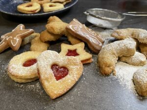 Vánoční cukroví v horkovzdušné fritéze - které druhy lze vyrobit? Perníčky, Linecké cukroví, Vanilkové rohlíčky