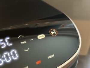 Recenze Cosori Turbo Tower PRO a naše zkušenost - ovládání a displej