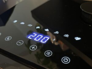 Kolik má Remoska® Vento SteamChef 6,3 l programů?