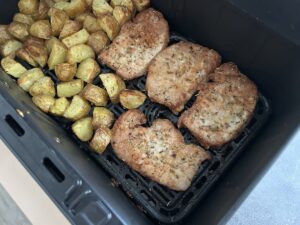 Jak dlouho a na jakou teplotu péct vepřovou pečeni v horkovzdušné fritéze?