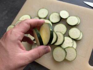 Jak dlouho a na jakou teplotu dělat cuketu v horkovzdušné fritéze?