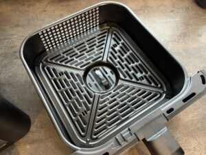 Jde mýt koš horkovzdušné fritézy v myčce?