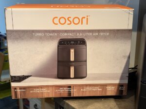 Co obsahuje balení Cosori Turbo Tower Compact?