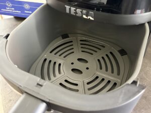 Objem a výkon – Recenze TESLA AirCook Q45 Pro